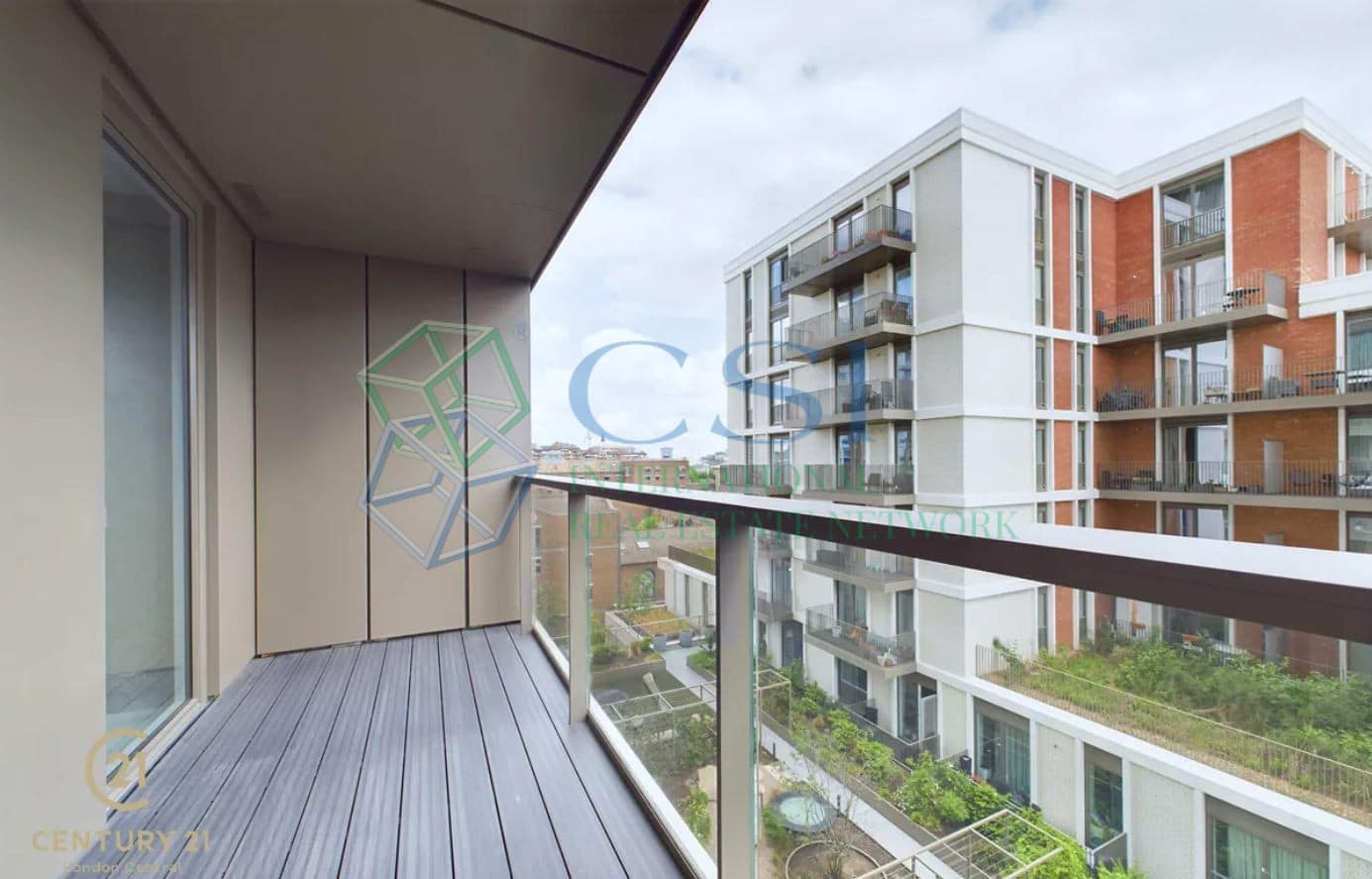 Elegante appartamento con balcone nel prestigioso Coda Building a Londra