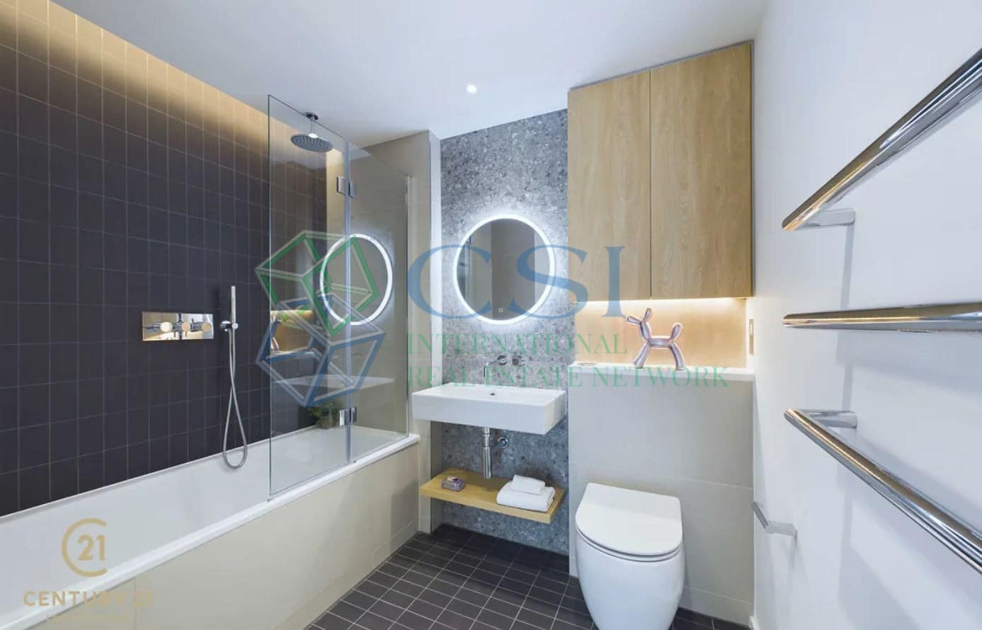 Elegante appartamento con balcone nel prestigioso Coda Building a Londra