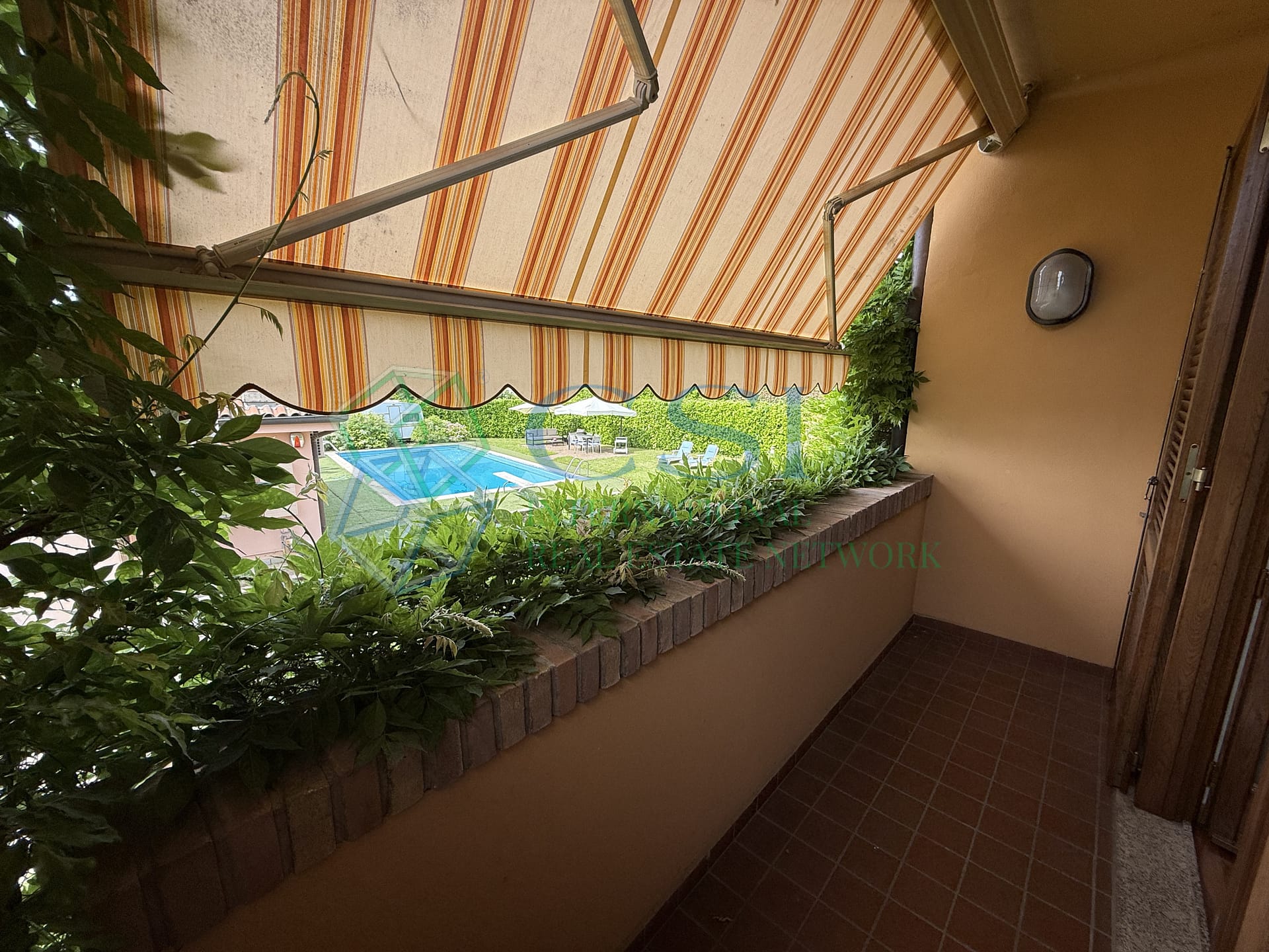 Villa padronale con piscina, dependance e parco privato a Merone